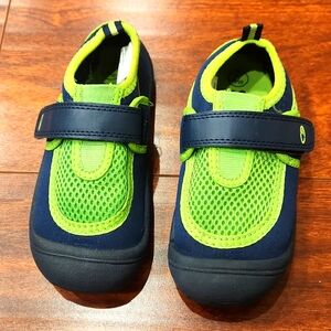 C9 Champion Water Shoes size L 9/10
